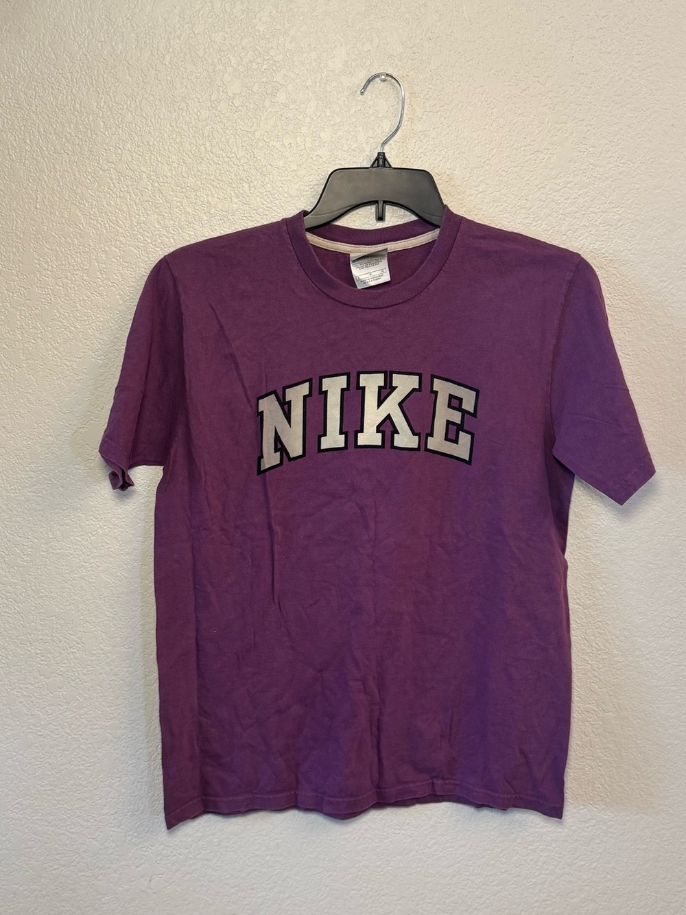 Vintage Y2K Nike Spellout T-Shirt - Purple Graphic Tee Size L